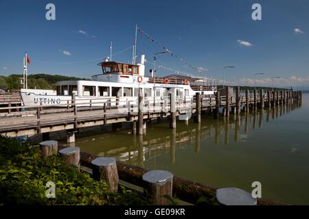 Geographie/Reisen, Deutschland, Bayern, Ammersee (Ammersee), Stegen, Seenschifffahrt, Passagierschiff, Schiffsanlegestelle, Additional-Rights - Clearance-Info - Not-Available Stockfoto