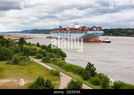 COSCO Niederlande Ankunft im Hamburger Hafen. Stockfoto