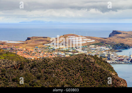 Solar-Panels platziert in östlicher Punkt auf der Insel Madeira, Portugal Stockfoto