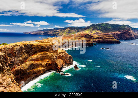 Unglaubliche Aussicht von den Klippen am Ponta de Sao Lourenco, Madeira, Portugal Stockfoto