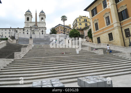 Rom, Italien – 17. Juni 2016. Zeug arbeiten die Wiederherstellung der spanischen Treppe. Stockfoto