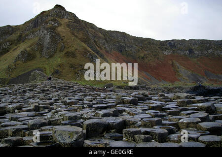 Giant's Causeway in Nordirland im County Antrim, eine wichtige touristische Attraktion und UNESCO-Welterbe Stockfoto