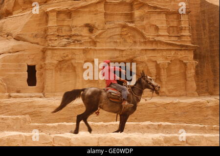 die Bab als Siq Straße mit dem Obelisk-Grab und den Bab als Siq Triclinium in den Tempel Felsenstadt Petra in Jordanien in den mittleren ea Stockfoto