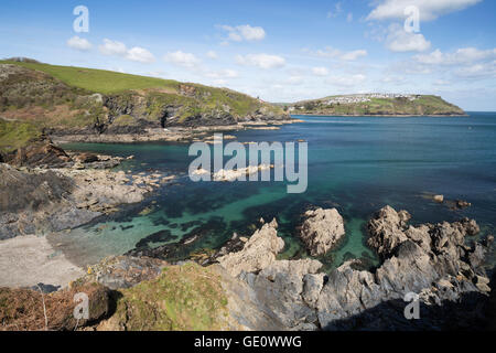 Polridmouth-Bucht und die Küste, Blick nach Osten von Gribbin Head, Polperro Heritage Coast, Fowey, Cornwall, England, Vereinigtes Königreich Stockfoto