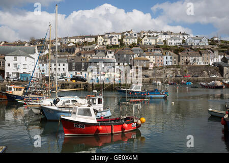 Angelboote/Fischerboote im Fischerhafen, Mevagissey, Cornwall, England, Vereinigtes Königreich, Europa Stockfoto