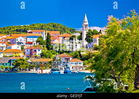 Kali Hafen und Uferpromenade Sommer Blick, Insel Ugljan, Kroatien Stockfoto