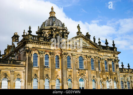 Castle Howard ist ein aus dem 18. Jahrhundert Residenz inmitten 1.000 Hektar atemberaubender Landschaft in die Howardian Hügel, Stockfoto