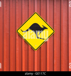 Känguru-Straße-Wegweiser auf einen Container, Longyearbyen, Spitzbergen Insel Svalbard-Archipel, Norwegen Stockfoto