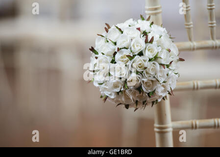 Nahaufnahme der Brautstrauß aus weißen Rosen Stockfoto