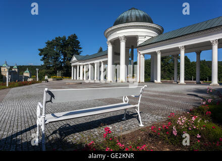 Caroline Spring Mineralquellen in der gemeinsamen Kolonnade, Marianske Lazne Marienbad, einer Kurstadt, Westböhmen, Tschechien Stockfoto