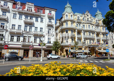 Gebäude und Hotels auf Main Street, Marianske Lazne (Marienbad), Kurort, West-Böhmen, Tschechische Republik Stockfoto