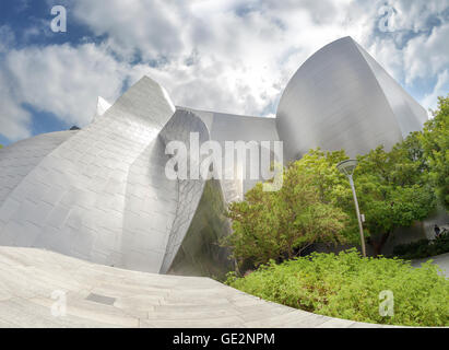 Fisheye-Objektiv Foto von Walt Disney Concert Hall von Frank Gehry entworfen. Stockfoto