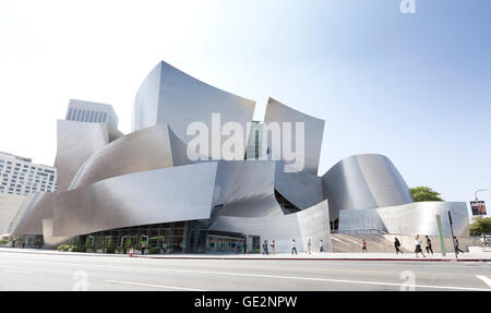 Walt Disney Concert Hall von dem Architekten Frank Gehry entworfen. Stockfoto