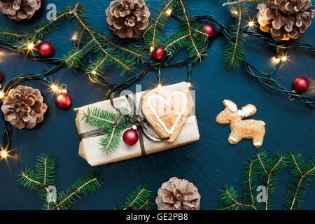 Verpackte Weihnachtsgeschenk Stockfoto