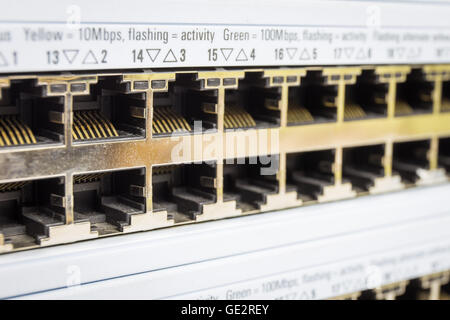 Close-up Anzeigen teilweise LAN-Netzwerk-Switches Stockfoto