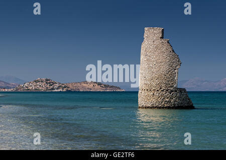 Eine zerstörte Turm in der Nähe von Paralio Astros in Peloponnes, Griechenland Stockfoto