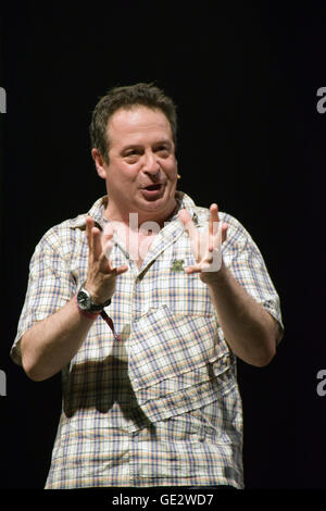 Mark Thomas, Streik Komiker & politischer Aktivist, mit seiner Show über die Bergleute "The Red Shed", Latitude Festival 2016, Henha Stockfoto