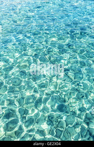 Schöne glitzernde Meer Wasser. Meeresgrund. Stockfoto