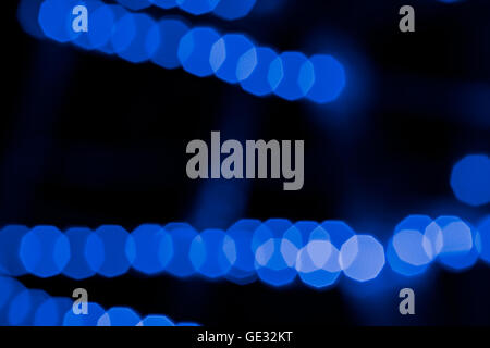 Abstrakter blauer Hintergrund, kreisförmige Bokeh, aus Fokuslichter Stockfoto