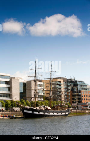 Irland, Dublin, Jeanie Johnston Schiff, Replikat 3 Masten Viermastbark vertäut am Custom House Quay am Fluss Liffey Stockfoto