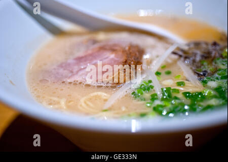 Original japanische Rindfleisch-Ramen-Nudeln Suppe closeup Stockfoto