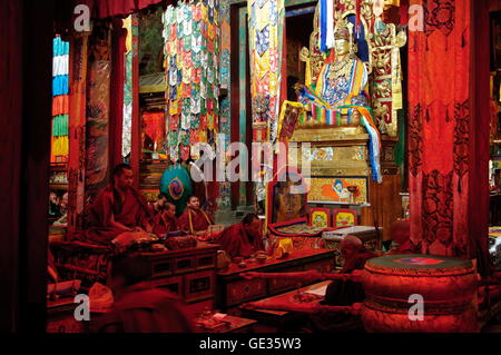 Geographie/Reisen, China, Tibet, Samye Kloster, Innenansicht, Mönche, Additional-Rights - Clearance-Info - Not-Available Stockfoto