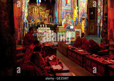 Geographie/Reisen, China, Tibet, Samye Kloster, Innenansicht, Mönche, Additional-Rights - Clearance-Info - Not-Available Stockfoto