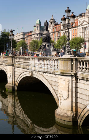 Irland, Dublin, O' Connell Brücke über den Fluss Liffey Stockfoto