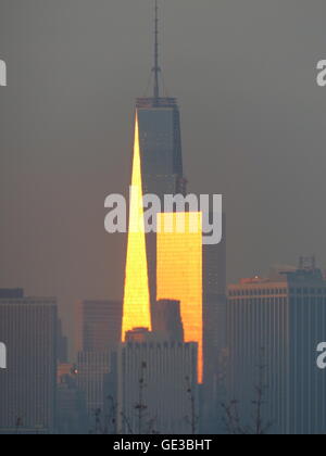 One World Trade Center, fotografiert vom Borough Park Brooklyn, etwa 8 Meilen entfernt Stockfoto