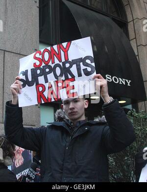NEW YORK, NY - 26 Februar: #FreeKesha Bewegung Supporter bei Protestkundgebung außerhalb der Sony Musik-Hauptquartier auf 550 Madison Avenue in New York City am 26. Februar 2016. Bildnachweis: Rainmaker Foto/MediaPunch Stockfoto