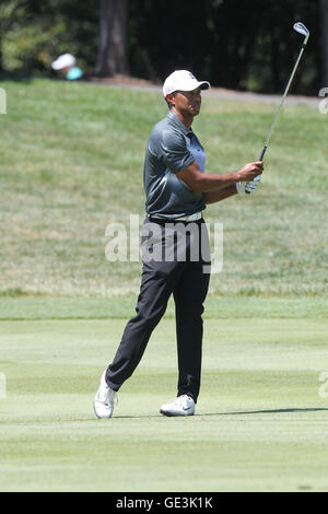 GAINESVILLE, VA - 31 Juli: Tiger Woods auf 31. Juli 2015 in Runde 2 der Quicken Loans National auf Robert Trent Jones Golf Course in Gainesville, Virginia abgebildet. Bildnachweis: mpi34/MediaPunch Stockfoto