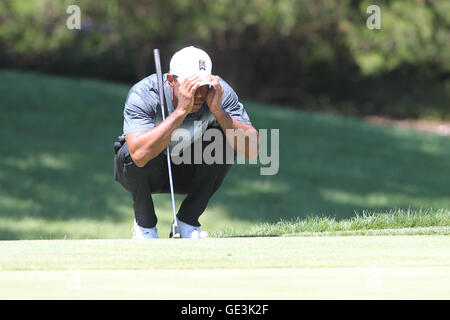 GAINESVILLE, VA - 31 Juli: Tiger Woods auf 31. Juli 2015 in Runde 2 der Quicken Loans National auf Robert Trent Jones Golf Course in Gainesville, Virginia abgebildet. Bildnachweis: mpi34/MediaPunch Stockfoto