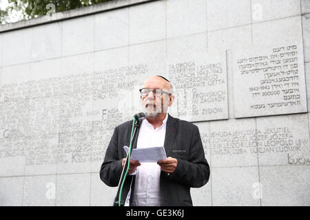 Polen, Warschau, 22. Uly 2016: Demonstranten statt März in Erinnerung an die ermordeten Juden in 1942 Warschauer Ghetto Bereich der zweiten Weltkrieg Kredite herumlaufen: Jake Ratz/Alamy Live News Stockfoto