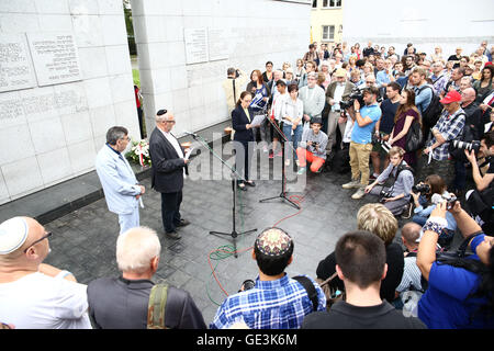 Polen, Warschau, 22. Uly 2016: Demonstranten statt März in Erinnerung an die ermordeten Juden in 1942 Warschauer Ghetto Bereich der zweiten Weltkrieg Kredite herumlaufen: Jake Ratz/Alamy Live News Stockfoto