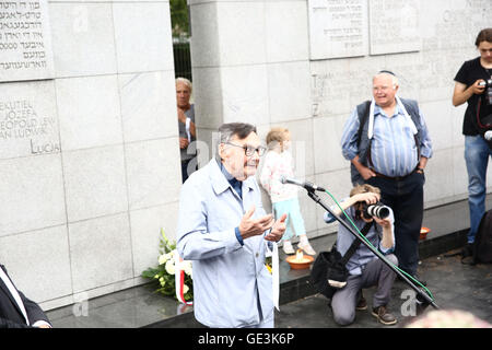 Polen, Warschau, 22. Uly 2016: Demonstranten statt März in Erinnerung an die ermordeten Juden in 1942 Warschauer Ghetto Bereich der zweiten Weltkrieg Kredite herumlaufen: Jake Ratz/Alamy Live News Stockfoto