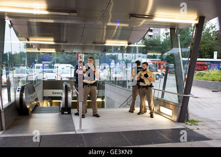 22. Juli 2016 - schießen OEZ München © Michael Trammer/ZUMA Draht/Alamy Live-Nachrichten Stockfoto