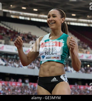 Queen Elizabeth Park, London, UK. 22. Juli 2016. London-Jubiläum-Leichtathletik. Jessica Ennis-Hill (GBR) amtierende Olympia und Siebenkampf Weltmeister nach dem Wettkampf in der Frauen 100m Hürden, 2016 IAAF London Jubiläumsspiele. Bildnachweis: Aktion Plus Sport/Alamy Live-Nachrichten Stockfoto