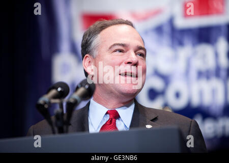 Washington, District Of Columbia, USA. 6. Februar 2010. Demokratischen nationalen Ausschuss-Vorsitzender TIm Kaine liefert Bemerkungen auf dem demokratischen National Committee (DNC)-Winter-treffen am Samstag, 6. Februar 2010 in Washington, DC. Top Parteifunktionäre und Unterstützern gesammelt für das jährliche Treffen um ihre Agenda für das Jahr zu kartieren. Bildnachweis: Brendan Hoffman - Pool über CNP © Brendan Hoffman/CNP/ZUMA Draht/Alamy Live-Nachrichten Stockfoto