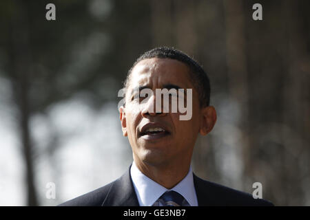 Springfield, Virginia, USA. 11. Februar 2009. Springfield, VA - 11. Februar 2009--US-Präsident Barack Obama spricht auf der Baustelle von Fairfax County Parkway Connector, Mittwoch, Springfield, VA, Februar 11, 2009.Credit: Aude Guerrucci - Pool über CNP © Aude Guerrucci/CNP/ZUMA Draht/Alamy Live News Stockfoto