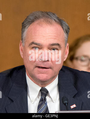 Datei - Fragen Vereinigte Staaten Senator Tim Kaine (Demokrat von Virginia), US-Verteidigungsminister Chuck Hagel und Vorsitzender des Joint Chiefs Of Staff General Martin E. Dempsey, US-Armee, wie sie Aussage vor dem US-Senatsausschuss auf Armed Services, auf die Politik der USA gegenüber dem Irak und Syrien und der Bedrohung durch den islamischen Staates im Irak und der Levante (ISIL) in Washington liefern , DC auf Dienstag, 16. September 2014. Bildnachweis: Ron Sachs/CNP - kein Draht-Dienst- Stockfoto