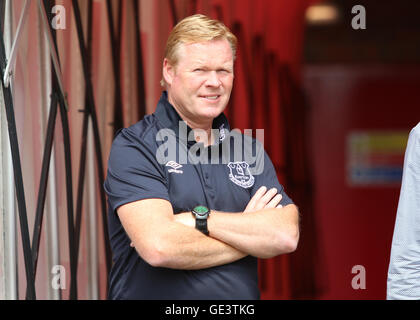 Oakwell, Barnsley, UK. 23. Juli 2016. Vorsaison-freundlich. Barnsley gegen Everton. Evertons neuen Trainer Ronald Koeman Credit: Action Plus Sport/Alamy Live News Stockfoto