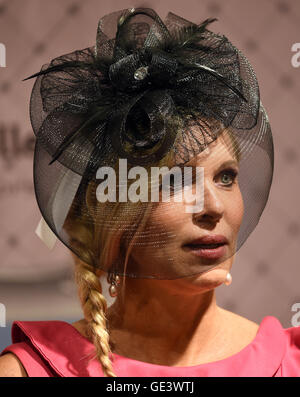 Düsseldorf, Deutschland. 22. Juli 2016. Desinger Prinzessin Maja von Hohenzollern präsentiert ihren Hut und Fascinator Kollektion "Urban Prinzessin" auf "Datum Accessoires - Messe" Messe in Düsseldorf, Deutschland, 22. Juli 2016. Foto: Horst Ossinger, Dpa/Alamy Live-Nachrichten Stockfoto