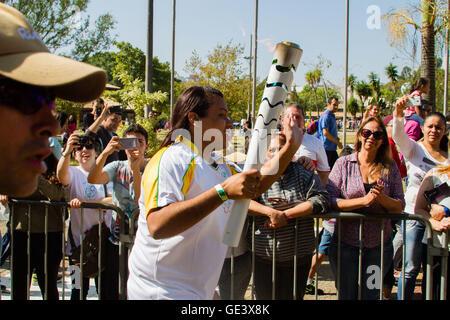 Sao Paulo, Brasilien. 23. Juli 2016. Olympischer Fackellauf statt an diesem Samstag 23 in Sao Caetano Sul, SP. Credit: Foto Arena LTDA/Alamy Live News Stockfoto