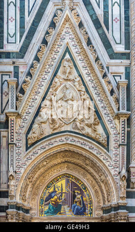 Florenz, Provinz Florenz, Toskana, Italien.  Porta della Mandorla oder Mandel-Tür des Doms Stockfoto