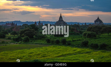 Bagan bei Sonnenuntergang, Myanmar Stockfoto