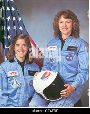 Christa McAuliffe und Barbara Morgan, Lehrer im Raum primär- und backup-Crew-Mitglieder für die Shuttle-Mission STS - 51L. Diese Mission scheiterten die Orbiter Challenger 73 Sekunden nach dem Start am 28. Januar 1986 explodierte.   Bild #: HqL-159 Stockfoto