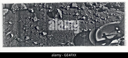 Das erste Foto von der Marsoberfläche wurde am 20. Juli 1976 vom Lander Viking 1 aufgenommen. Dieses Bild, das einen Teil der Fußsohle des Landers und des Marsstaubs zeigt, markiert einen historischen Meilenstein in der Planetenforschung. Stockfoto