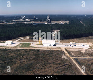 Abgebildet ist die h-1 Versuchsanlage an der John C. Stennis Space Center. Es ist hier, dass die Prüfung der Hybrid Raketenmotoren stattfinden. Im Hintergrund ist der Space Shuttle Main Engine Test Komplex mit seinen drei großen Prüfstände Stockfoto