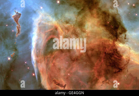 (3 Februar 2000) Zuvor sind unsichtbare Details einer geheimnisvollen, komplexe Struktur innerhalb der Carinanebel (NGC 3372) von diesem Bild der "Schlüsselloch-Nebel," erhalten mit dem Hubble-Weltraumteleskop der NASA enthüllt. Das Bild ist eine Montage aus vier verschiedenen April 1999 Teleskop Geschwindigkeitsverteilungen mit Hubble Wide Field Planetary Camera 2, die sechs verschiedene Farbfilter verwendet montiert. Das Bild ist geprägt durch eine große, etwa kreisförmige Funktion, die Teil des Nebels Schlüsselloch, im 19. Jahrhundert von Sir John Herschel benannt. Diese Region ist etwa 8000 Lichtjahre von der Erde, l Stockfoto