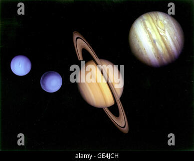 Diese Bildmontage zeigt die Planeten, die von der Voyager 2-Raumsonde besucht wurden, darunter Neptun, Saturn und Uranus, die während ihrer Grand Tour durch das äußere Sonnensystem aufgenommen wurden. Die Bilder wurden von der Raumsonde aufgenommen und bieten eine visuelle Darstellung dieser fernen Planeten als Teil der laufenden Planetenforschung der NASA. Stockfoto